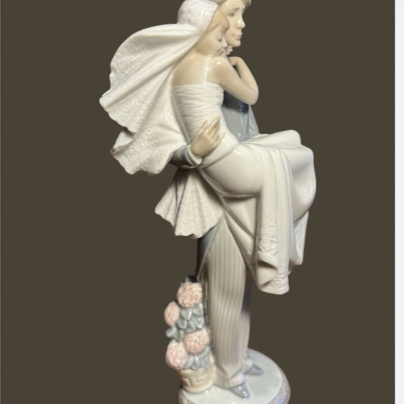 Lladro Figurine #5282 Over the Threshold - Wedding Couple/Bride & Groom 10.25" - Picture 7 of 7